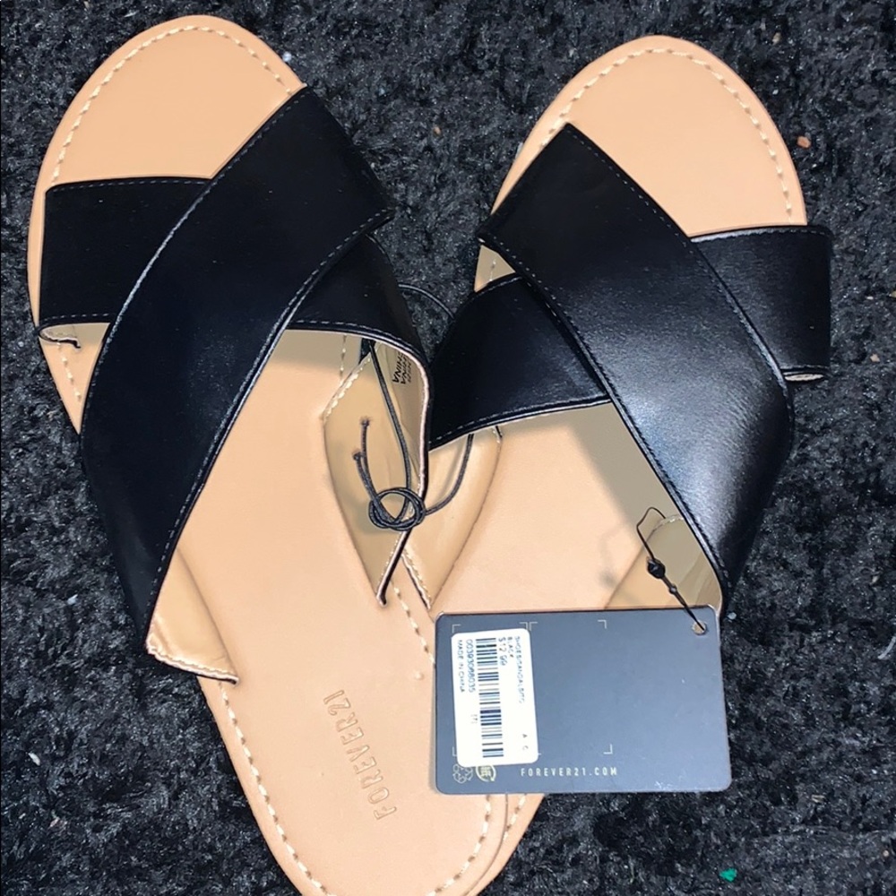 Cross Cross Sandals-NWOT✨